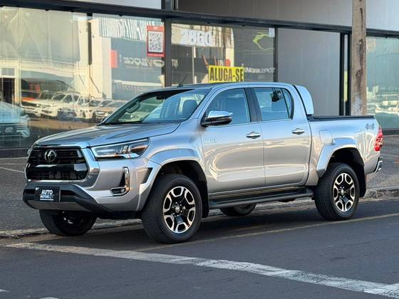 TOYOTA HILUX 2.8 D-4D TURBO DIESEL CD SRX PLUS 4X4 AUTOMÁTICO TOYOTA HILUX 2.8 D-4D TURBO DIESEL CD SRX PLUS 4X4 AUTOMÁTICO